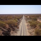 Von einer Eisenbahnüberführung konnten wir weit gucken